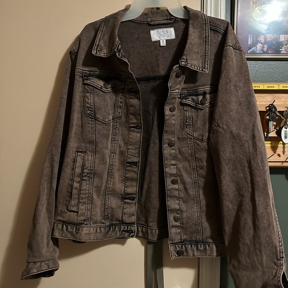 Time and Tru Jackets & Blazers - Time and Tru Women’s Dark Brown Denim Jacket